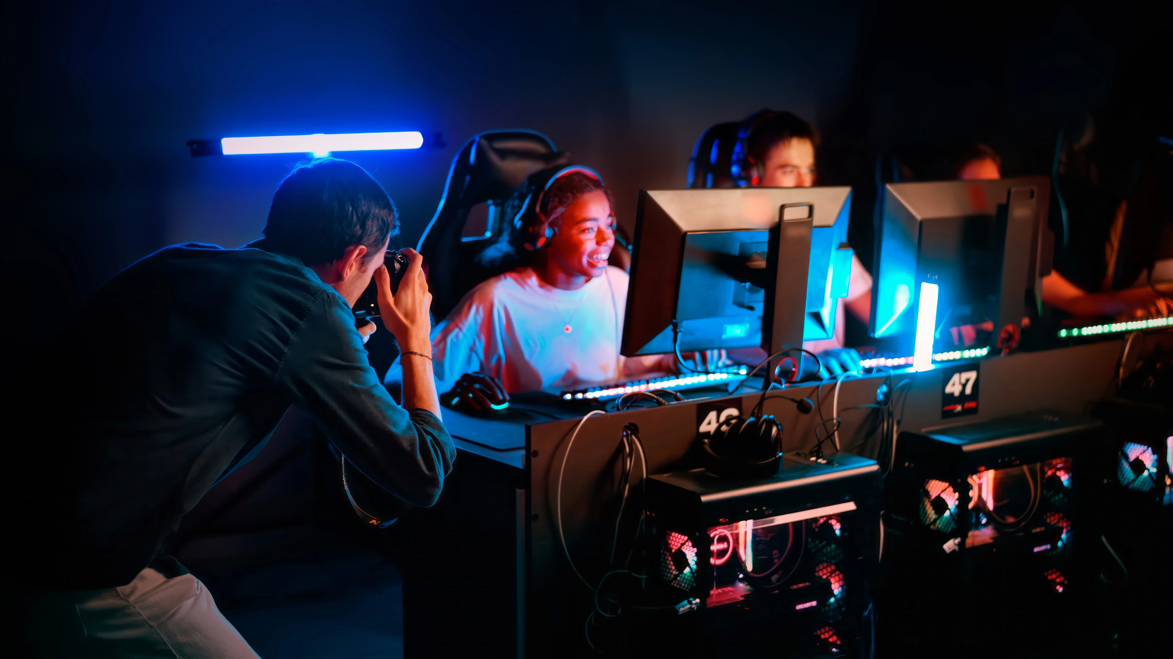 view-professional-photographer-filming-teens-headsets-playing-video-games-video-game.jpg